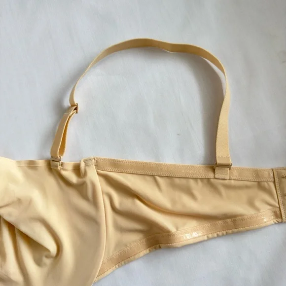 SKIMS Smoothing Intimates Strapless Brand 40DD Sand - Picture 3 of 4